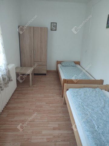 Kiadó családi ház, albérlet, Tatán 675 E Ft / hó, 4 szobás