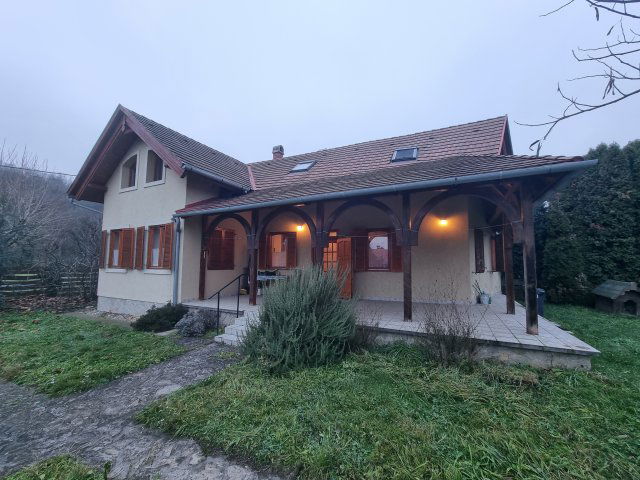 Eladó családi ház, Lesencefaluban 84.9 M Ft, 5 szobás