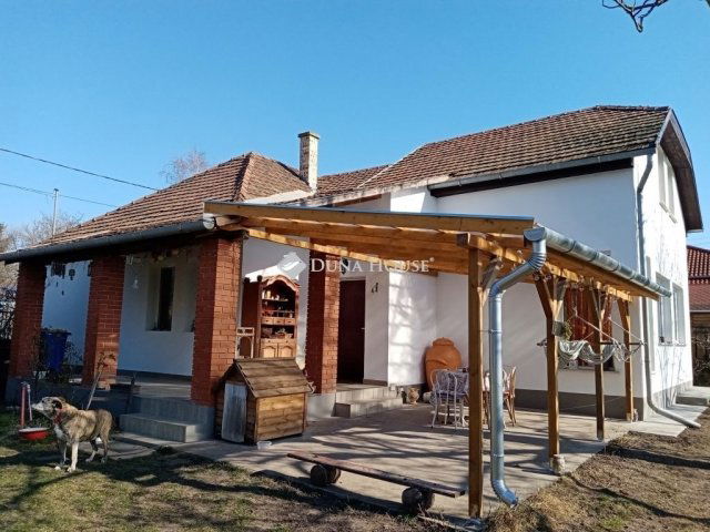 Eladó családi ház, Maglódon 109.9 M Ft, 3+2 szobás