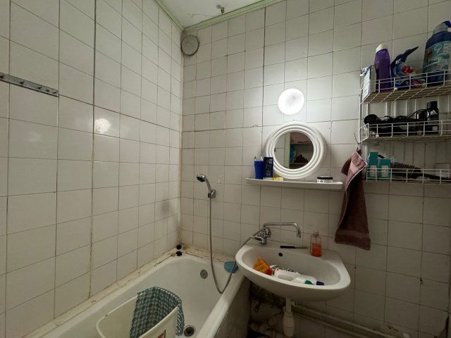 Eladó panellakás, Pécsett, Gyöngyös utcában 38.9 M Ft