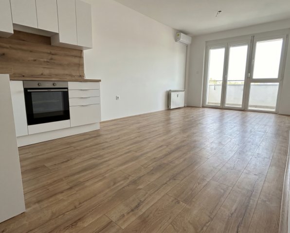 Eladó panellakás, Pécsett 55.9 M Ft, 3 szobás