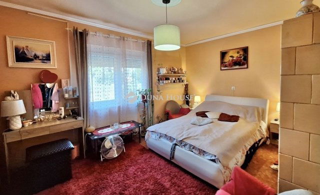 Eladó családi ház, Szekszárdon 33.99 M Ft, 4 szobás