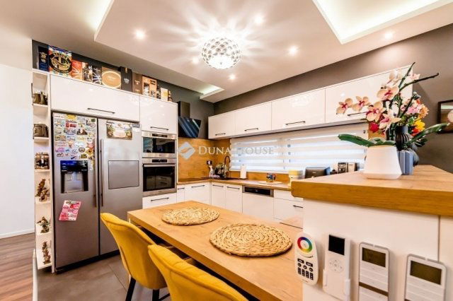 Eladó ikerház, Debrecenben 349 M Ft, 5 szobás