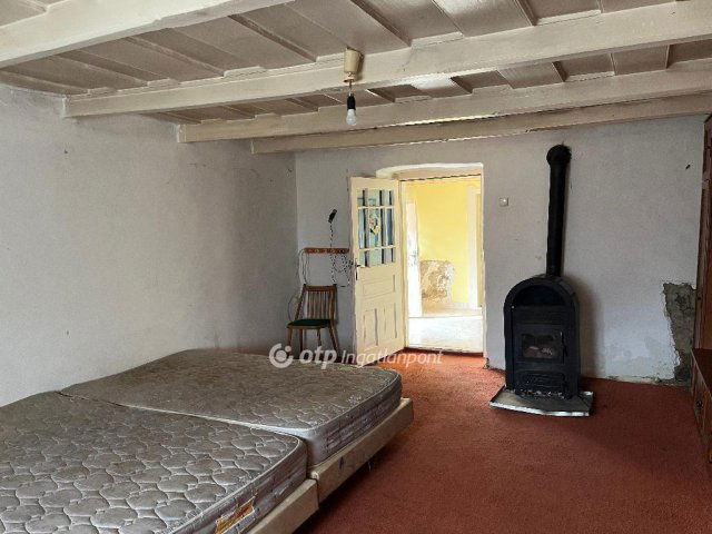 Eladó családi ház, Makláron 22.9 M Ft, 2 szobás