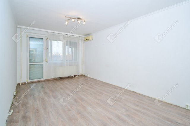 Eladó panellakás, Szegeden 51.9 M Ft, 2 szobás