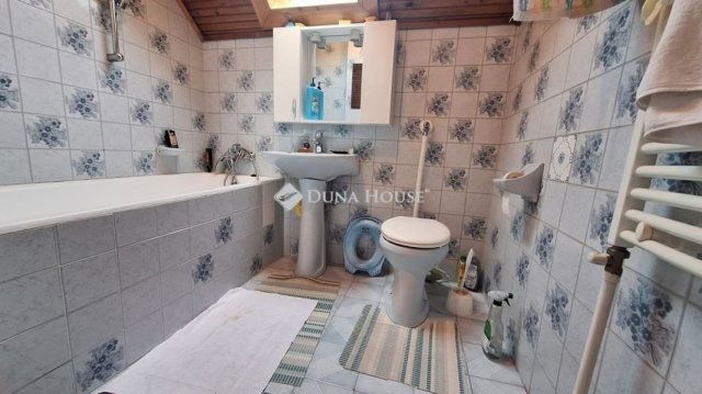 Eladó családi ház, Székesfehérvárott 131 M Ft, 6 szobás