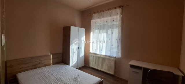 Eladó téglalakás, Pécsett 47.9 M Ft, 2 szobás