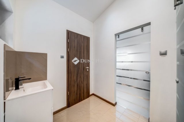 Eladó családi ház, Budaörsön 225 M Ft, 4 szobás