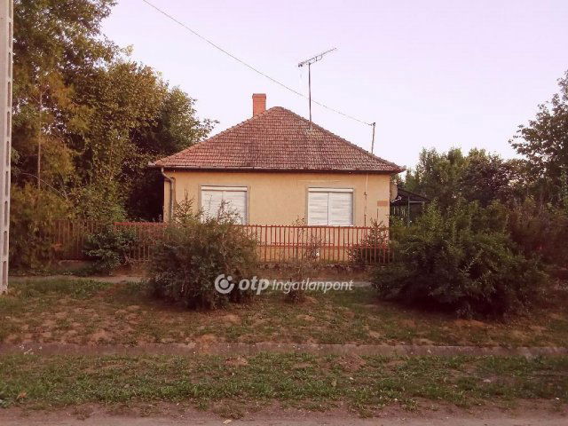 Eladó családi ház, Méhteleken 15.5 M Ft, 2 szobás