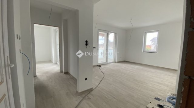 Eladó téglalakás, Dunaharasztin 70.905 M Ft, 2 szobás