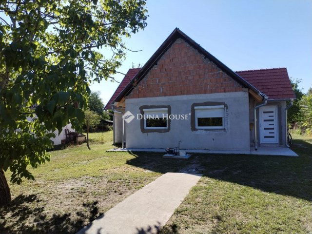 Eladó családi ház, Szegeden, Ecetfa utcában 62 M Ft, 3 szobás