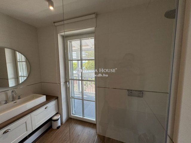 Eladó téglalakás, Szántódon 299 M Ft, 3 szobás