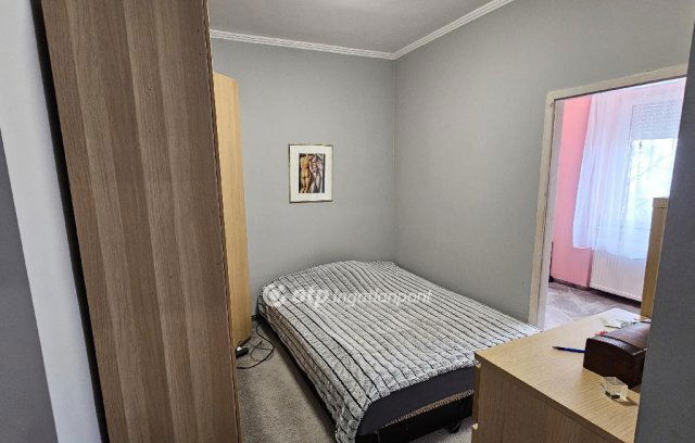 Eladó téglalakás, Dunaújvárosban 67 M Ft, 5 szobás