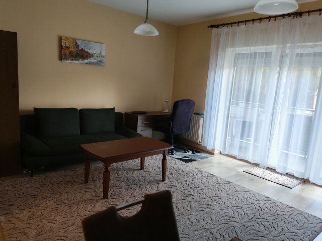 Kiadó téglalakás, albérlet, Pécsett 200 E Ft / hó, 1+1 szobás