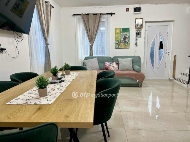 Eladó ikerház, Cegléden 59.9 M Ft, 2 szobás