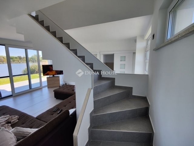 Eladó családi ház, Szigetbecsén 190 M Ft, 4 szobás
