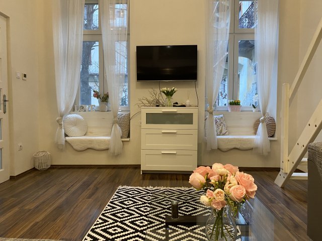 Kiadó téglalakás, albérlet, Budapesten, VI. kerületben