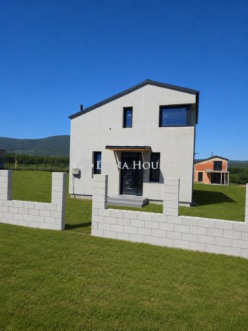Eladó ikerház, Vácon 93.9 M Ft, 4 szobás / költözzbe.hu