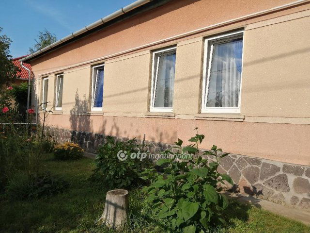 Eladó családi ház, Adácson 29 M Ft, 2 szobás