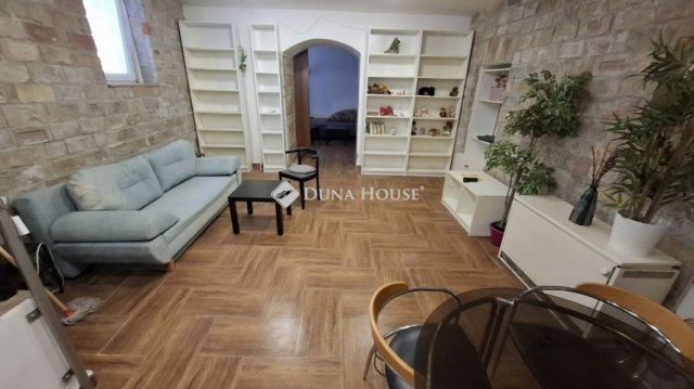 Eladó üzlethelyiség, Budapesten, III. kerületben 59 M Ft