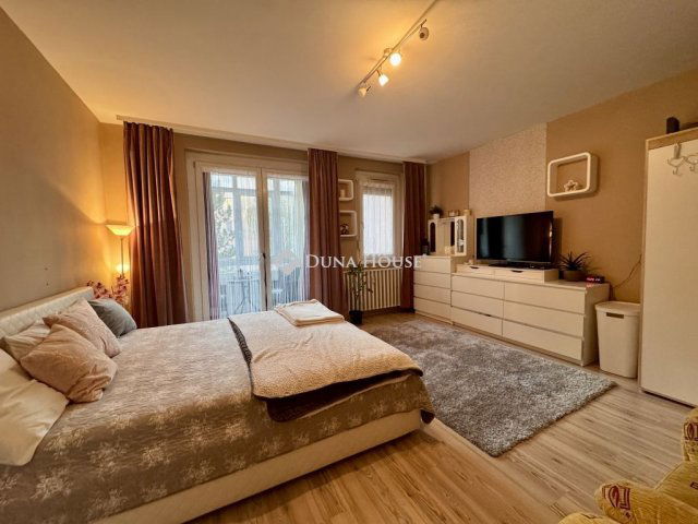 Eladó panellakás, Balatonfüreden 62.9 M Ft, 2 szobás