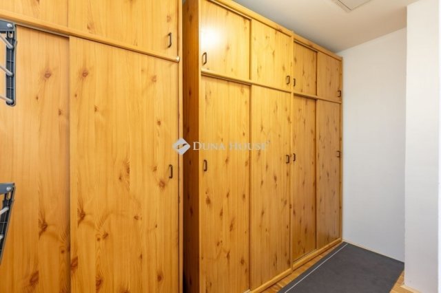 Eladó téglalakás, Budaörsön 75 M Ft, 3 szobás
