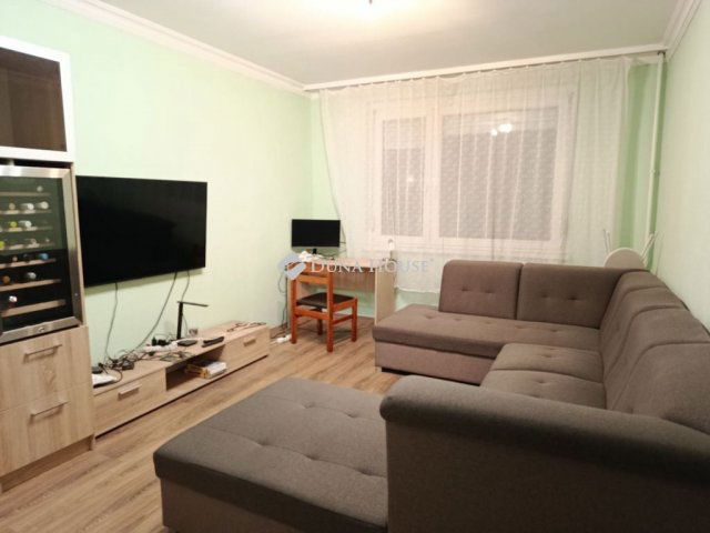 Eladó panellakás, Debrecenben 58.5 M Ft, 3 szobás