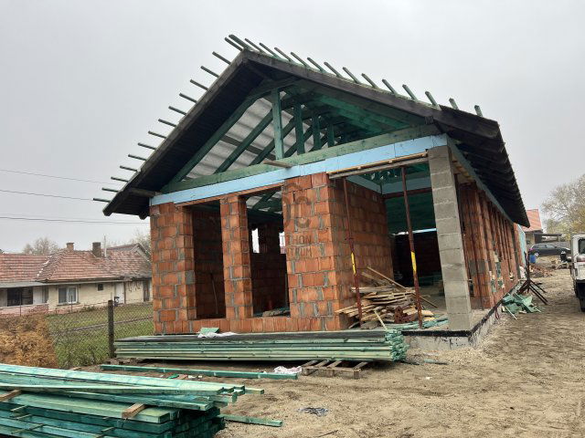 Eladó ikerház, Szigethalmon 89.9 M Ft, 4 szobás