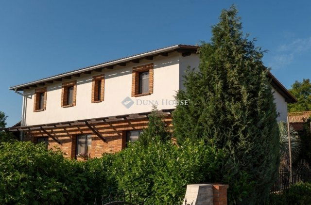 Eladó családi ház, Romonyán 140 M Ft, 5 szobás