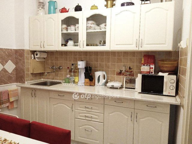 Eladó téglalakás, Ajkán 35.9 M Ft, 2 szobás