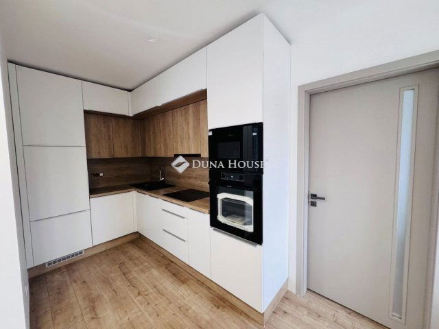 Eladó családi ház, Pécsett 99.9 M Ft, 4 szobás