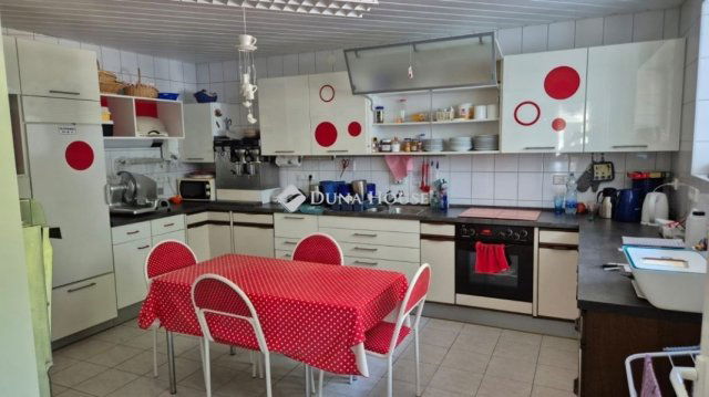 Eladó hotel, Harkányban 178 M Ft, 20 szobás