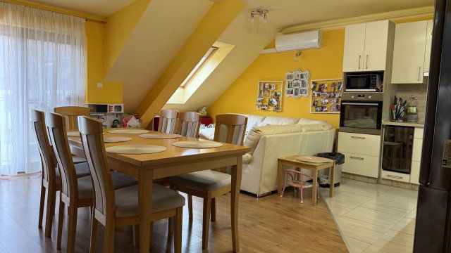 Eladó téglalakás, Veszprémben 109.9 M Ft, 4 szobás