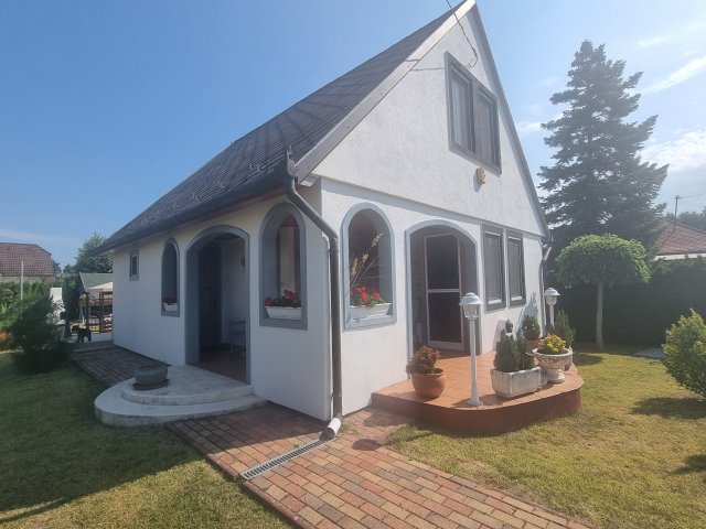 Eladó családi ház, Balatonmáriafürdőn 76.9 M Ft, 1+4 szobás