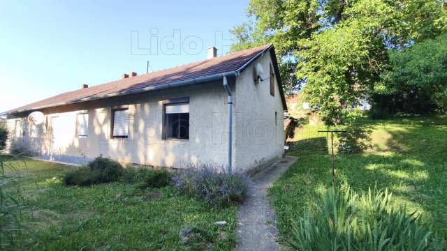 Eladó téglalakás, Bázakerettyén 8 M Ft, 1+1 szobás