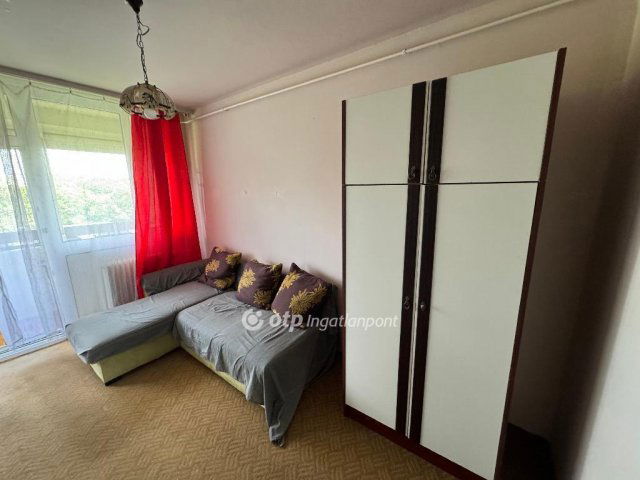 Eladó panellakás, Szegeden 58.9 M Ft, 2+2 szobás