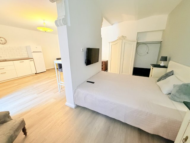 Kiadó téglalakás, albérlet, Budapesten, VI. kerületben