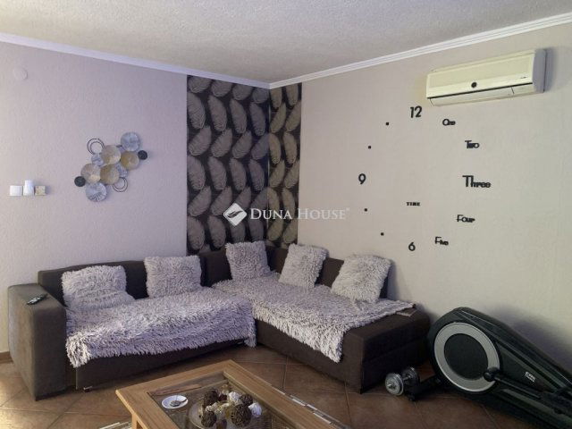 Eladó családi ház, Hőgyészen 42.9 M Ft, 4 szobás