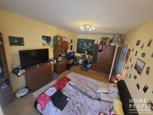 Eladó téglalakás, Szegeden 33 M Ft, 2 szobás