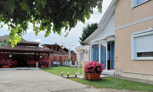 Eladó családi ház, Siófokon, Kossuth Lajos utcában 200 M Ft