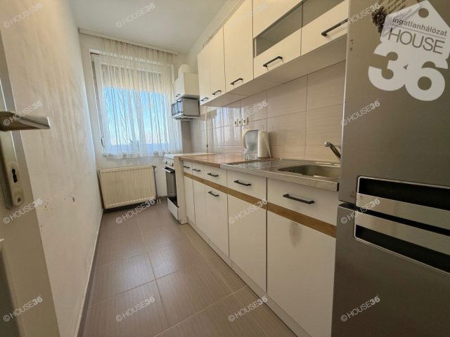 Eladó téglalakás, Kecskeméten 59.9 M Ft, 3 szobás