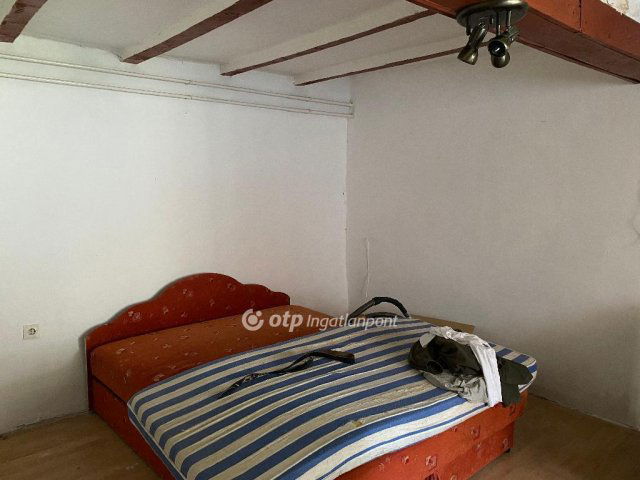 Eladó családi ház, Karcagon 16 M Ft, 2 szobás
