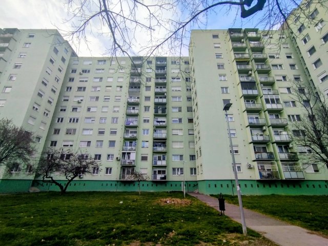 Eladó panellakás, Székesfehérvárott, Sarló utcában 52 M Ft