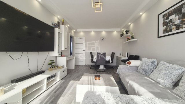 Eladó panellakás, Százhalombattán 64.99 M Ft, 2 szobás