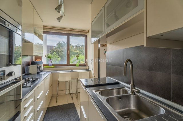 Eladó családi ház, Biatorbágyon 349 M Ft, 8 szobás