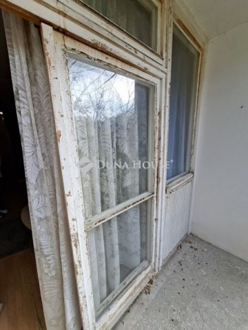 Eladó panellakás, Pécsett 39.9 M Ft, 2 szobás