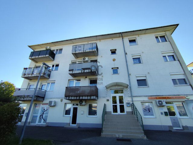 Eladó téglalakás, Veszprémben 69.9 M Ft, 3 szobás