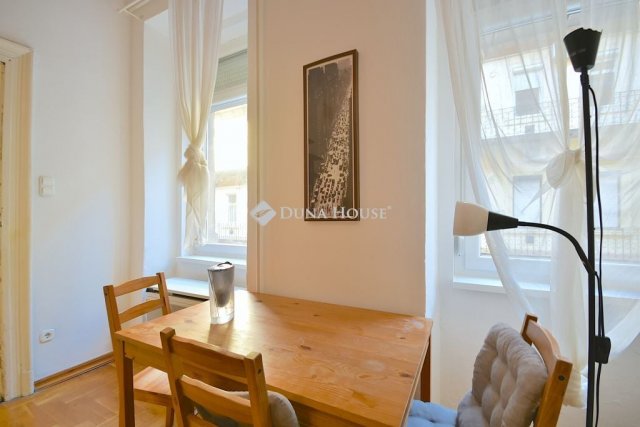 Eladó téglalakás, Budapesten, VI. kerületben, Szondi utcában