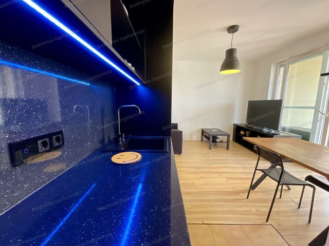 Eladó téglalakás, Siófokon 98 M Ft, 2 szobás