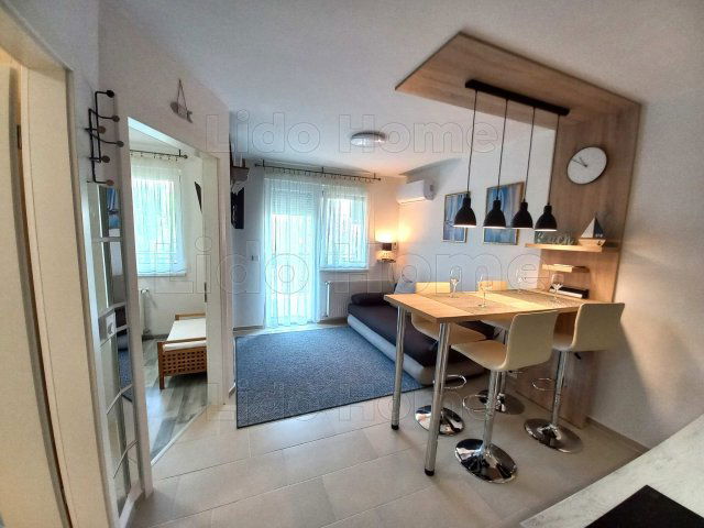 Eladó téglalakás, Siófokon 64.9 M Ft, 3 szobás